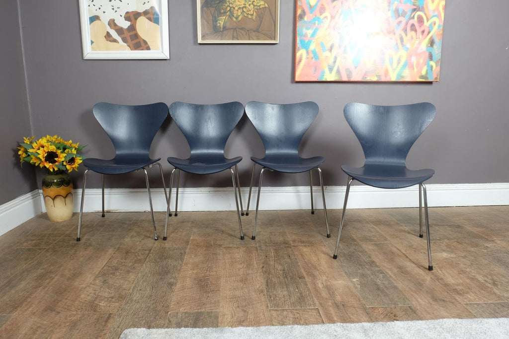Vintage Retro Republic of Fritz Hansen supercircular Table and 4 Series 7 Chairs