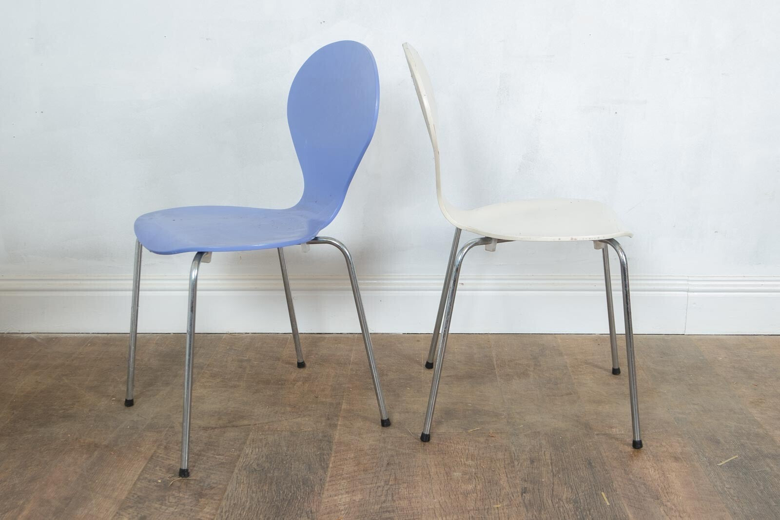 Vintage Retro Pair of Danish Side Chairs by Pheonix