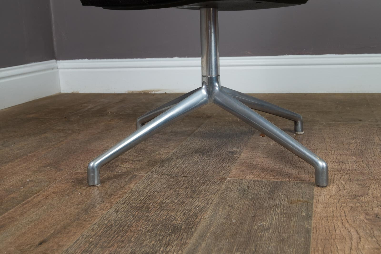 Boss Design Mars Komac Meeting Chair