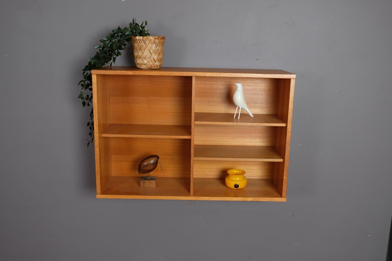 Vintage Retro Beaver and Tapley Floating Shelving Unit