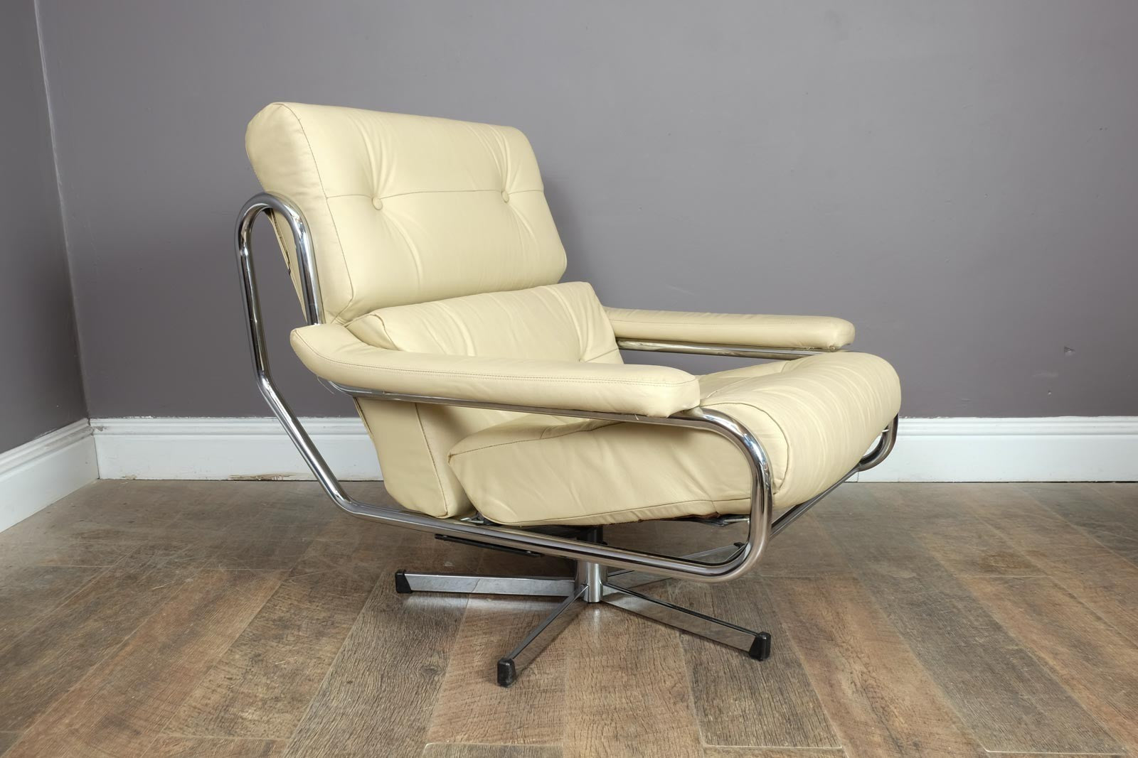 Vintage Retro Pair of Pieff Alpha Swivel Armchairs Cream Leather