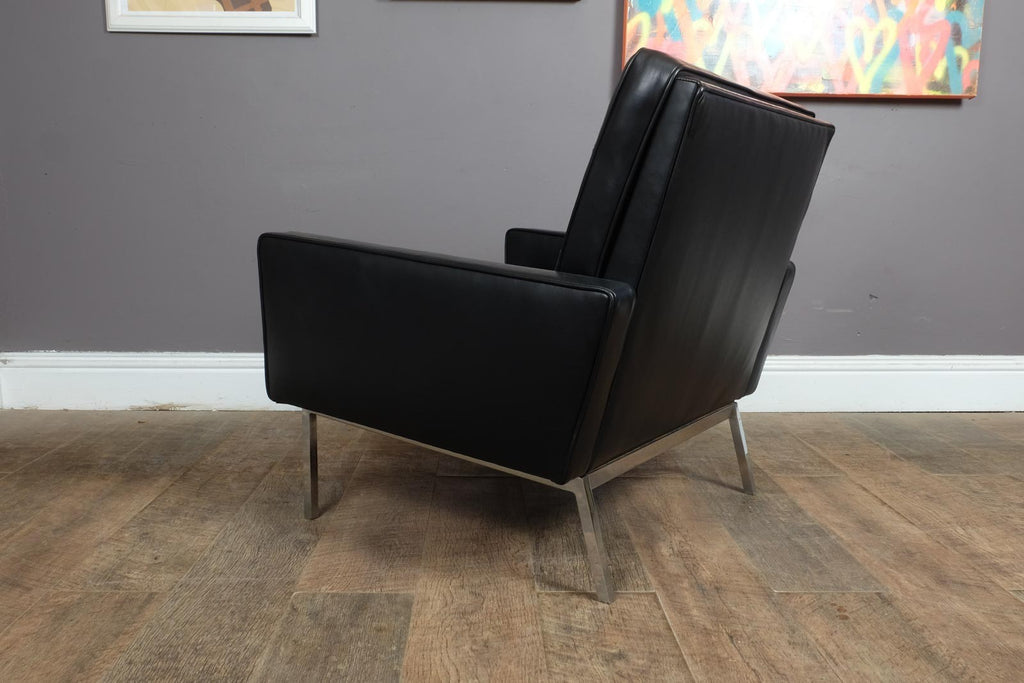 Pair of Florence Knoll Black Leather Lounge chairs model 65A