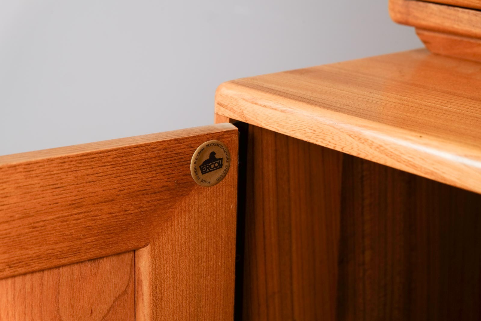 Vintage Ercol Light Elm Display Cabinet Sideboard Wall Unit