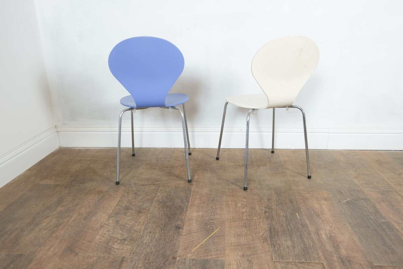 Vintage Retro Pair of Danish Side Chairs by Pheonix
