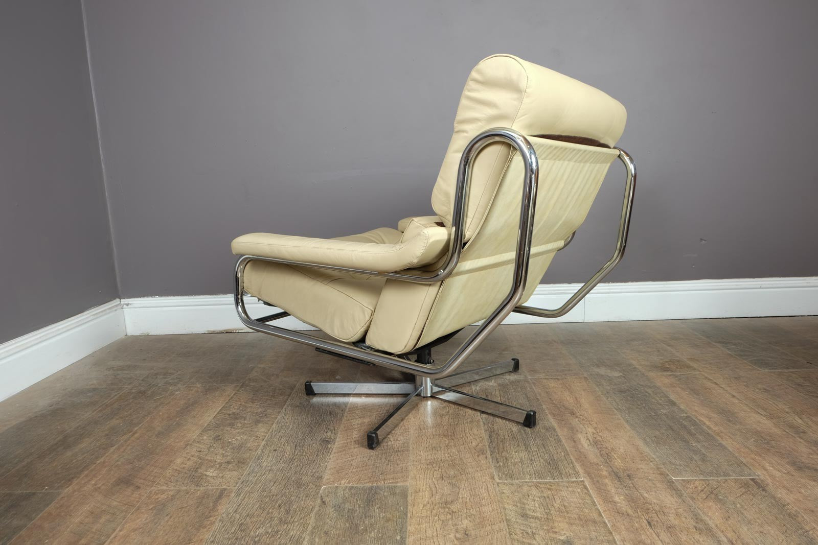 Vintage Retro Pair of Pieff Alpha Swivel Armchairs Cream Leather