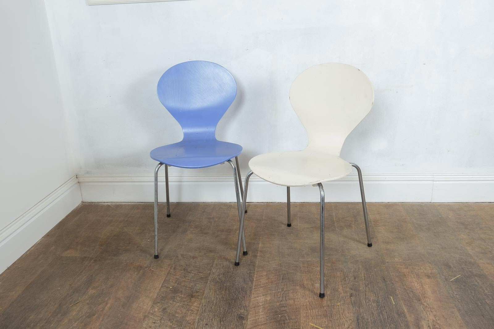Vintage Retro Pair of Danish Side Chairs by Pheonix