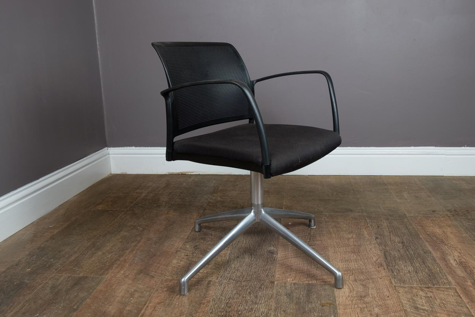 Boss Design Mars Komac Meeting Chair