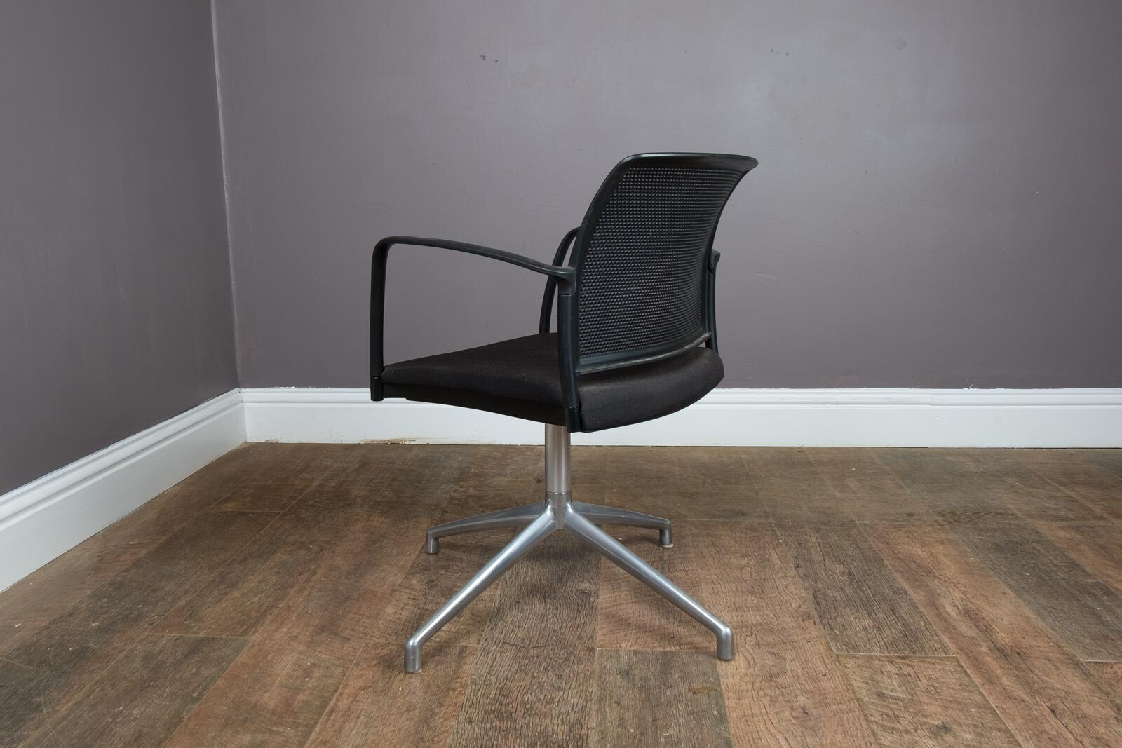 Boss Design Mars Komac Meeting Chair