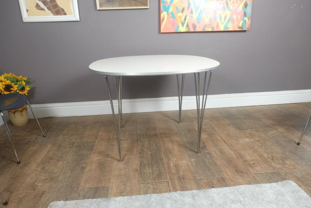 Vintage Retro Republic of Fritz Hansen supercircular Table and 4 Series 7 Chairs