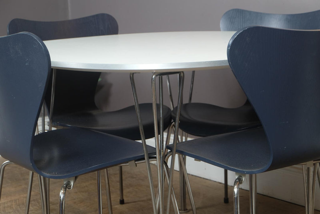 Vintage Retro Republic of Fritz Hansen supercircular Table and 4 Series 7 Chairs