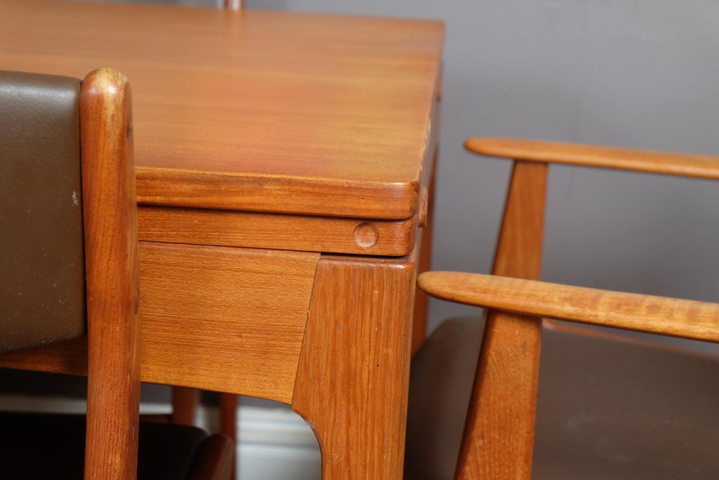 Vintage Retro Large Danish Extending Dining Table and 6 Dyrlund Chairs