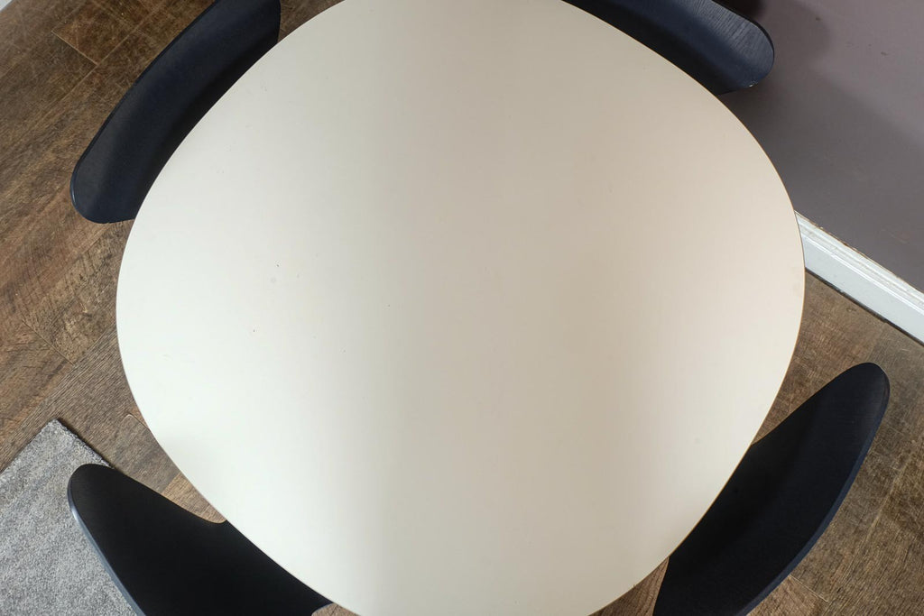 Vintage Retro Republic of Fritz Hansen supercircular Table and 4 Series 7 Chairs