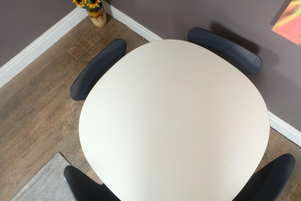 Vintage Retro Republic of Fritz Hansen supercircular Table and 4 Series 7 Chairs