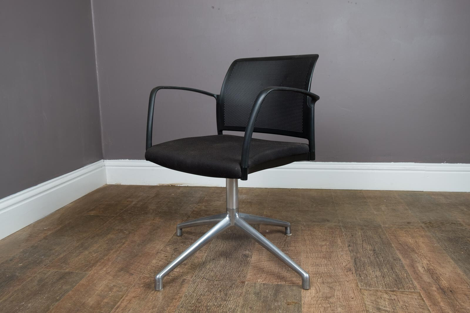 Boss Design Mars Komac Meeting Chair
