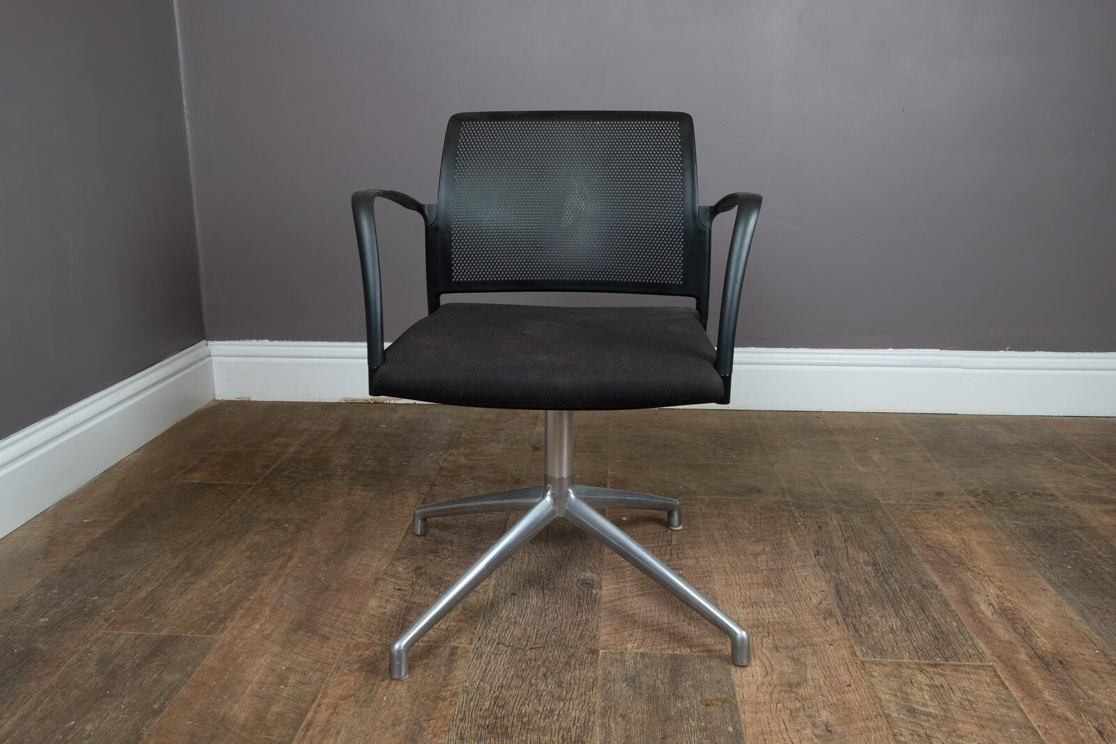 Boss Design Mars Komac Meeting Chair
