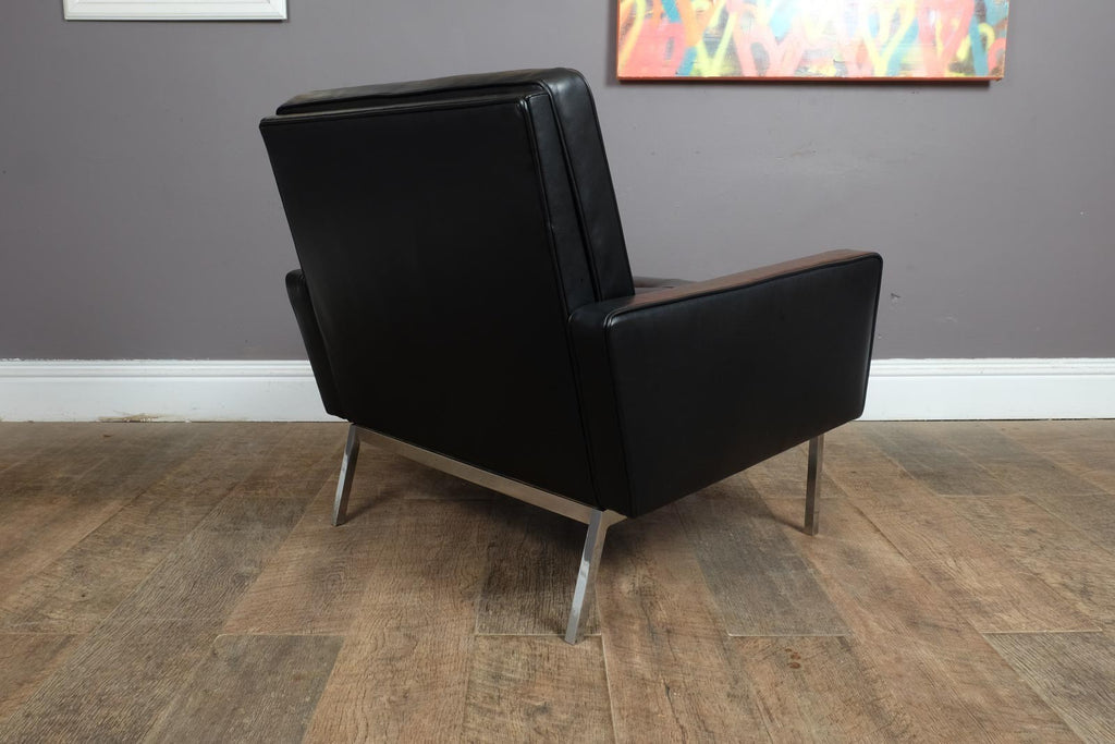 Pair of Florence Knoll Black Leather Lounge chairs model 65A