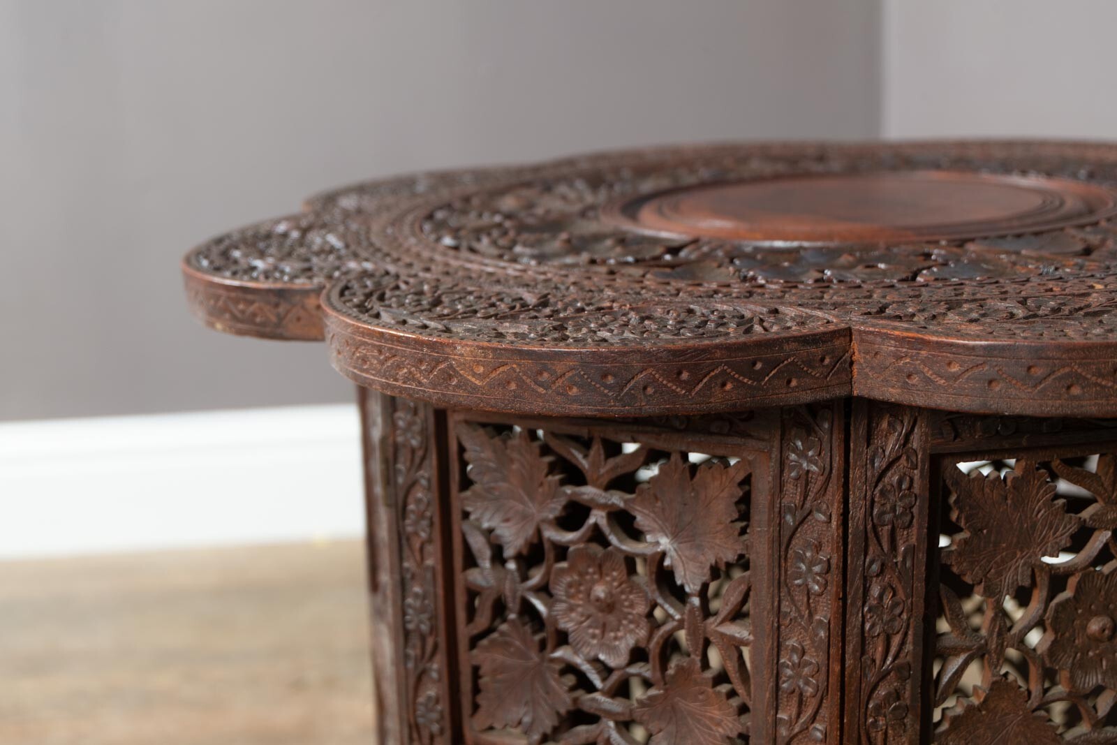 Vintage Retro Ornate Carbed Mahogany Indian Plant Stand
