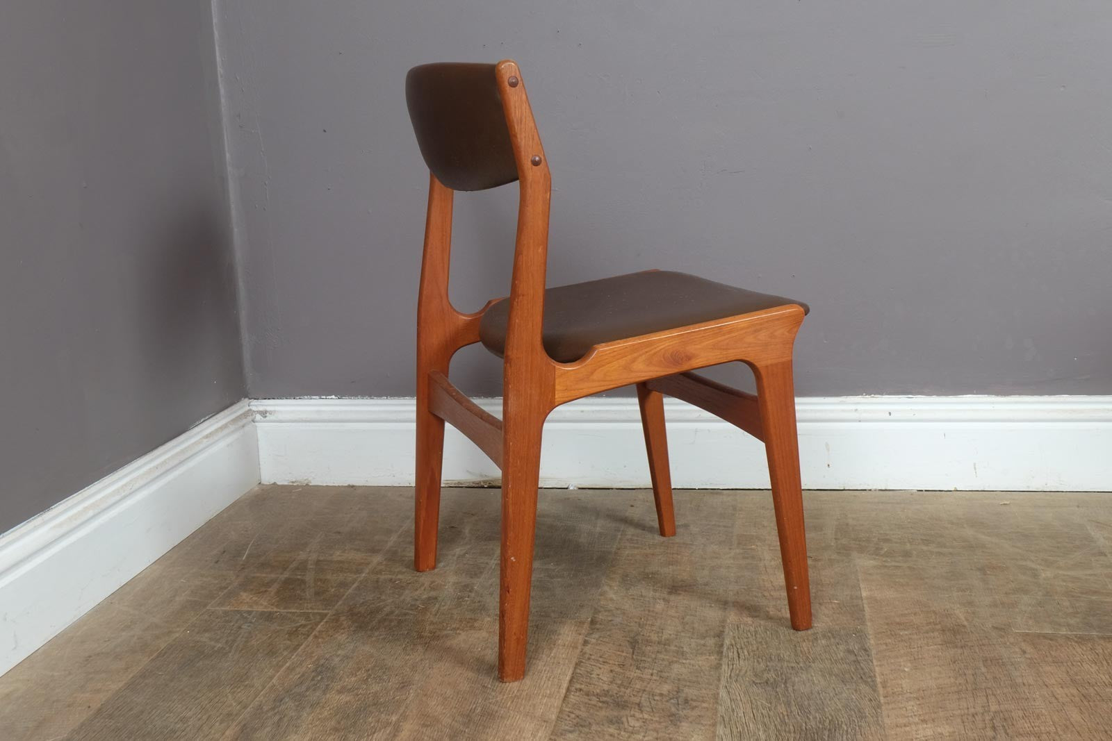 Vintage Retro Large Danish Extending Dining Table and 6 Dyrlund Chairs