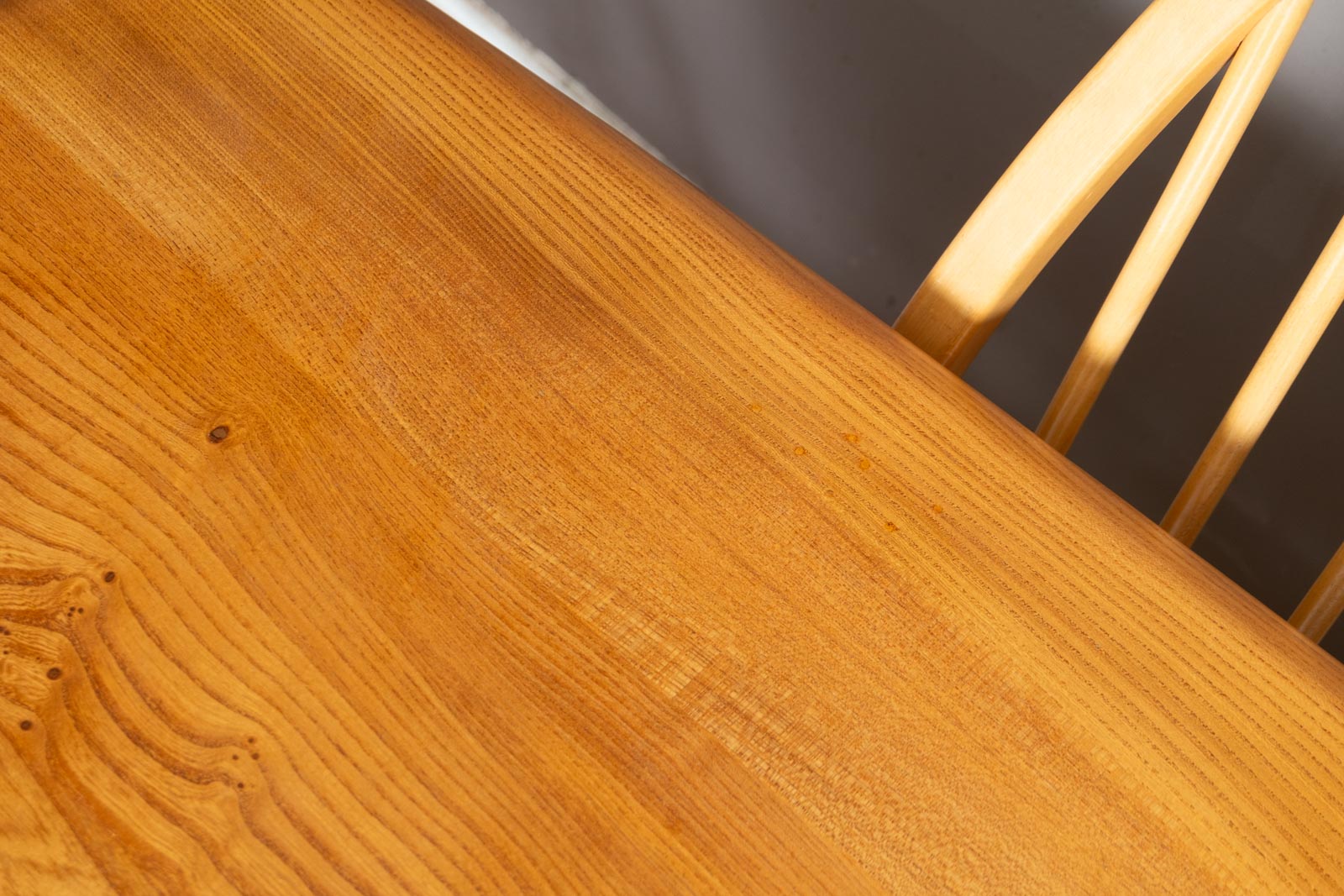 Ercol Light Elm Plank Dining Table and 6 Quaker Chairs - 4 Diners 2 Carvers