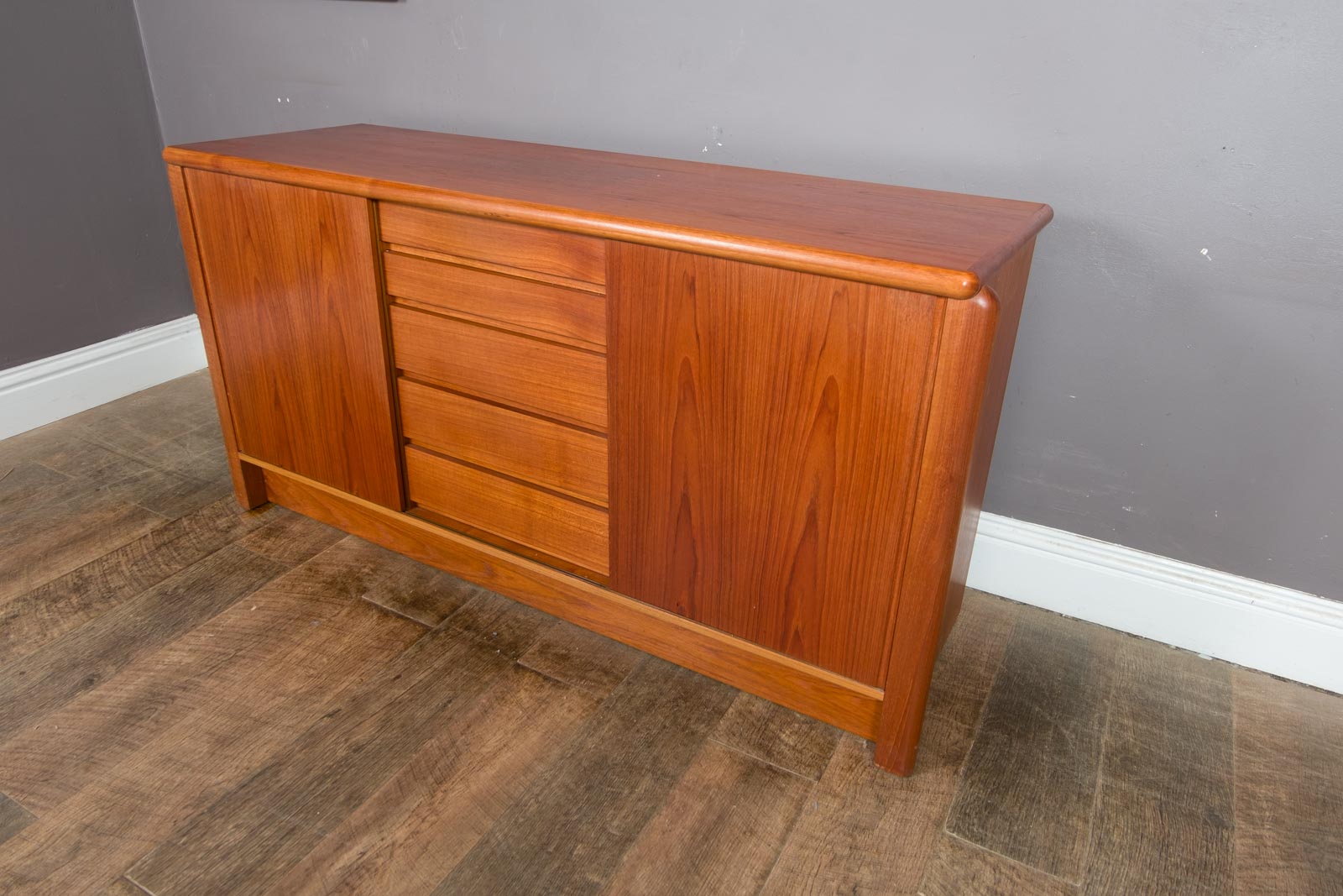 Vintage Retro Danish Modern teak Sideboard by Skovby