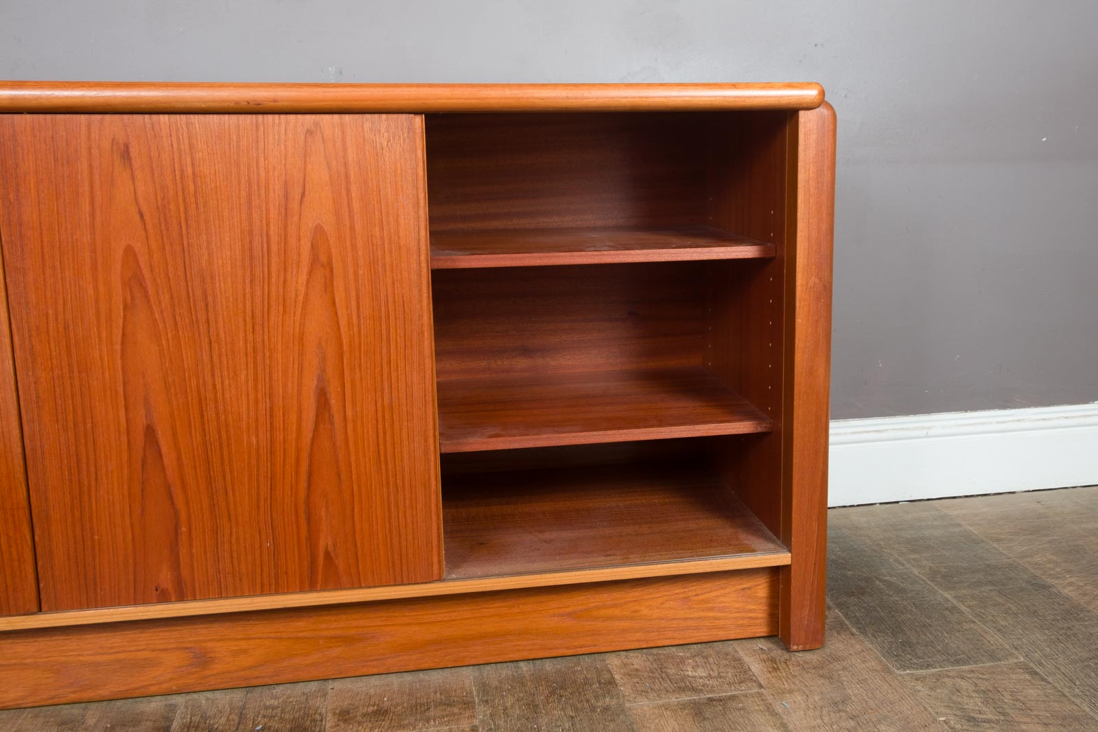 Vintage Retro Danish Modern teak Sideboard by Skovby